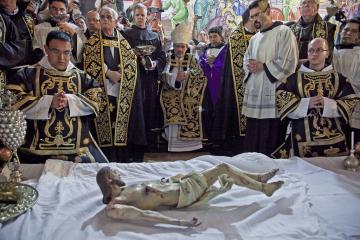 Scientia Crucis: Via Crucis e Processione Funebre nel Venerdì Santo a Gerusalemme